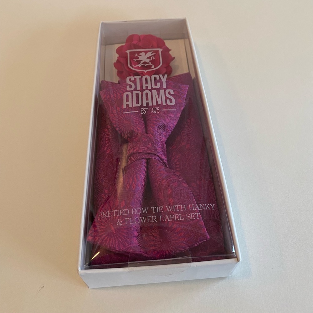 New Stacy Adams 3pc Pretied bow tie with hanky
